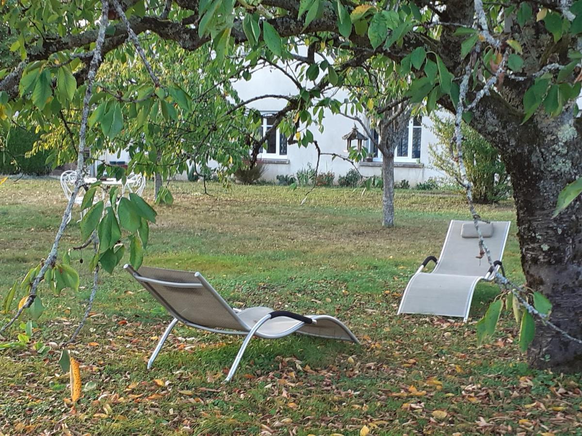 Les Trois Charmes Hotel Chaucenne Екстериор снимка