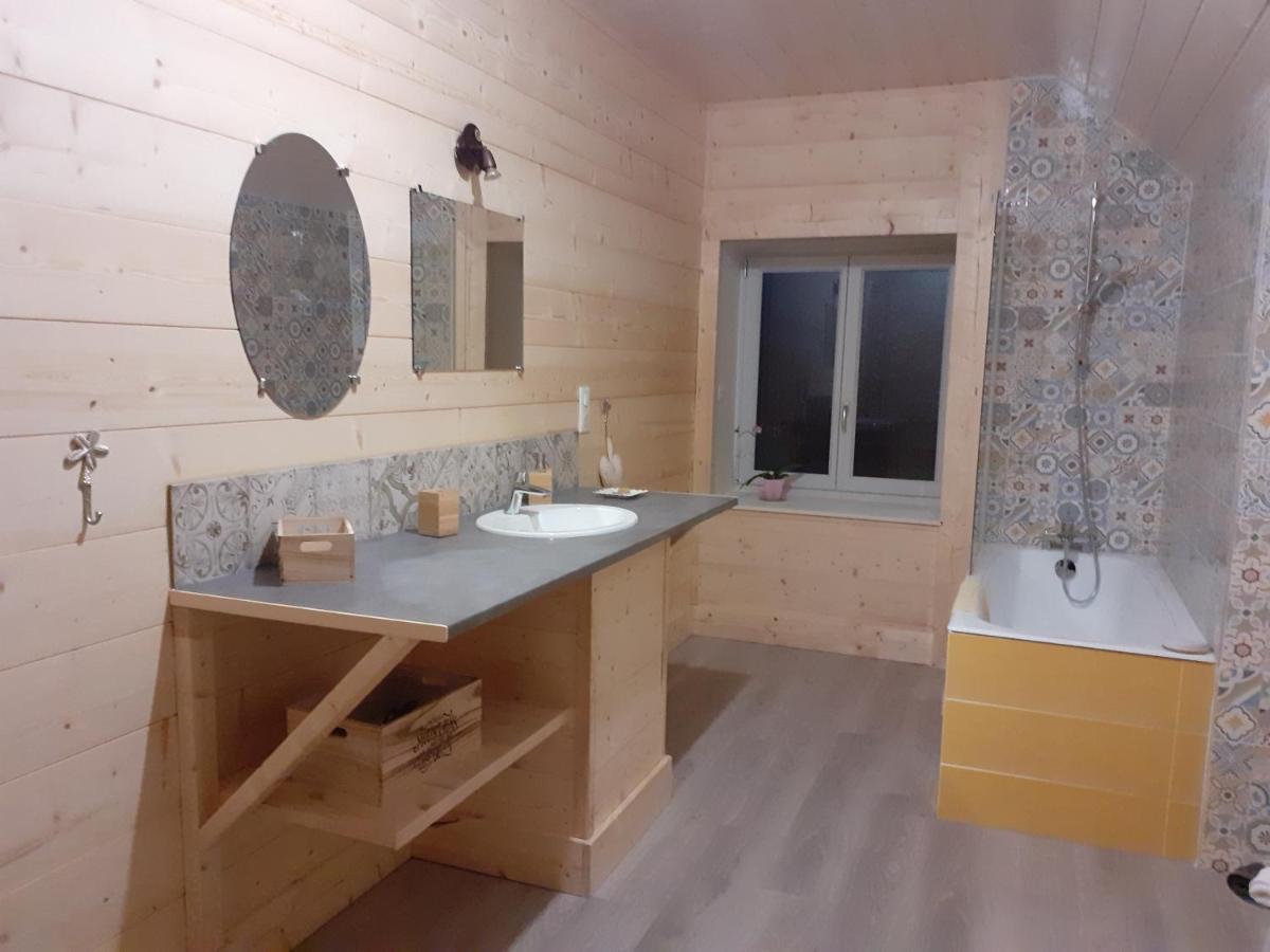 Les Trois Charmes Hotel Chaucenne Екстериор снимка